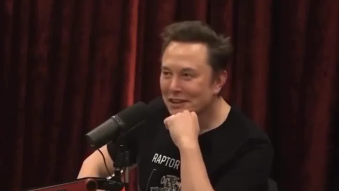 イーロン・マスク「既存メディアがみんな同じ、なんか不自然だと思わない？」